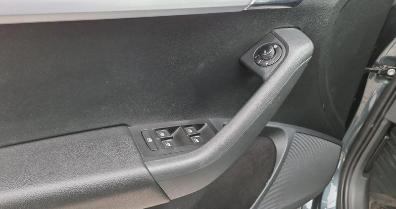 Skoda Octavia cena 53900 przebieg: 144109, rok produkcji 2019 z Lesko małe 277